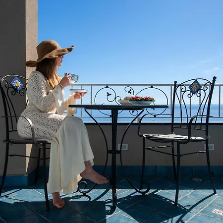 Holiday home Teresea- Just Steps From The Praiano