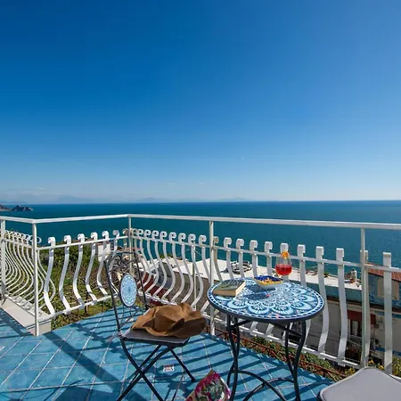 Teresea- Just Steps From The Holiday home