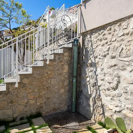 Teresea- Just Steps From The בית נופש