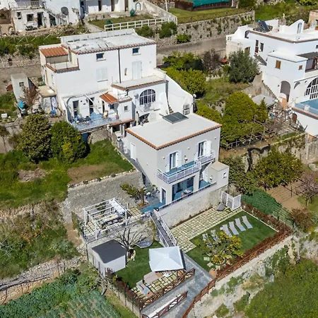 Teresea- Just Steps From The בית נופש