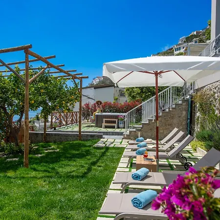 Teresea- Just Steps From The Holiday home